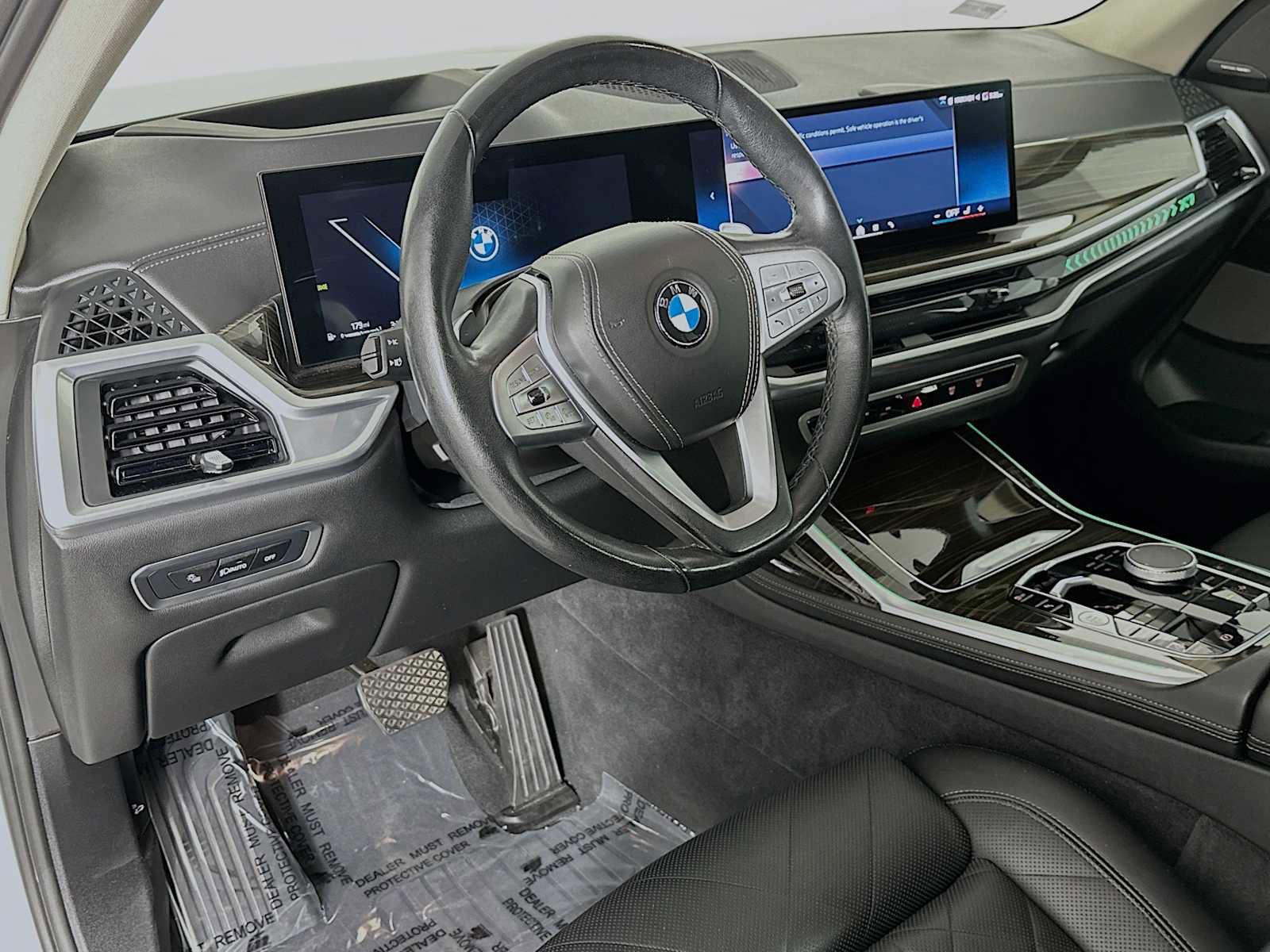 Used 2024 BMW X7 xDrive40i w/ Premium Package image 9