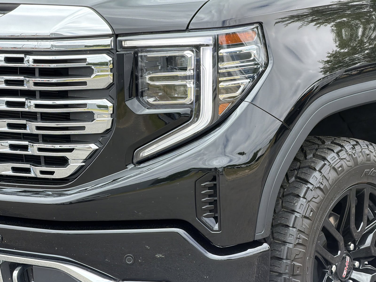 Used 2024 GMC Sierra 1500 Denali w/ Technology Package AWD/4WD image 7