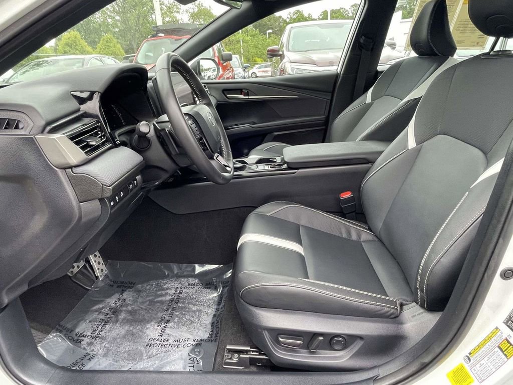 Used 2025 Toyota Camry SE w/ Multimedia Upgrade Package FWD image 22