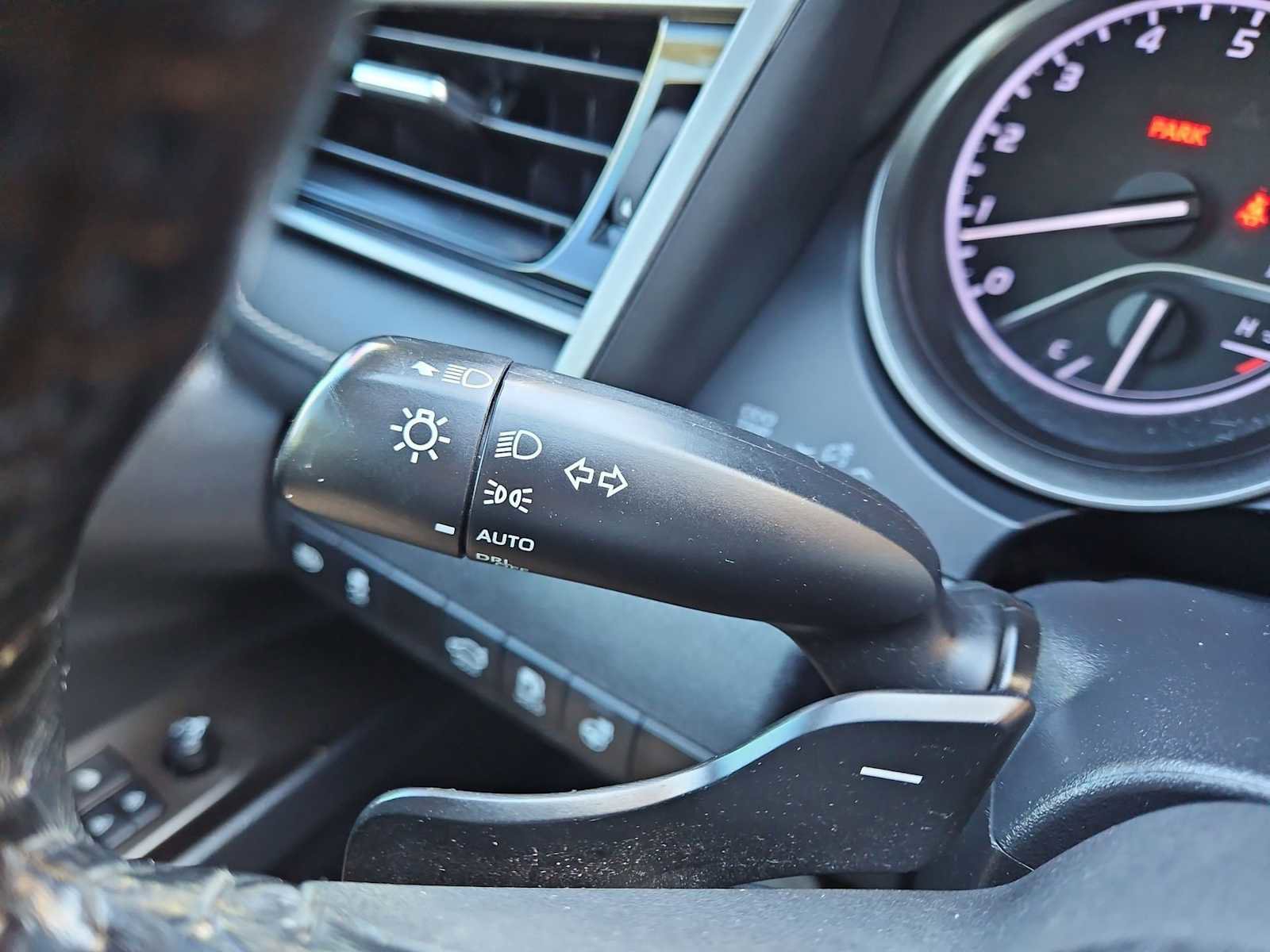 Used 2022 Toyota Camry SE w/ Cold Weather Package image 27