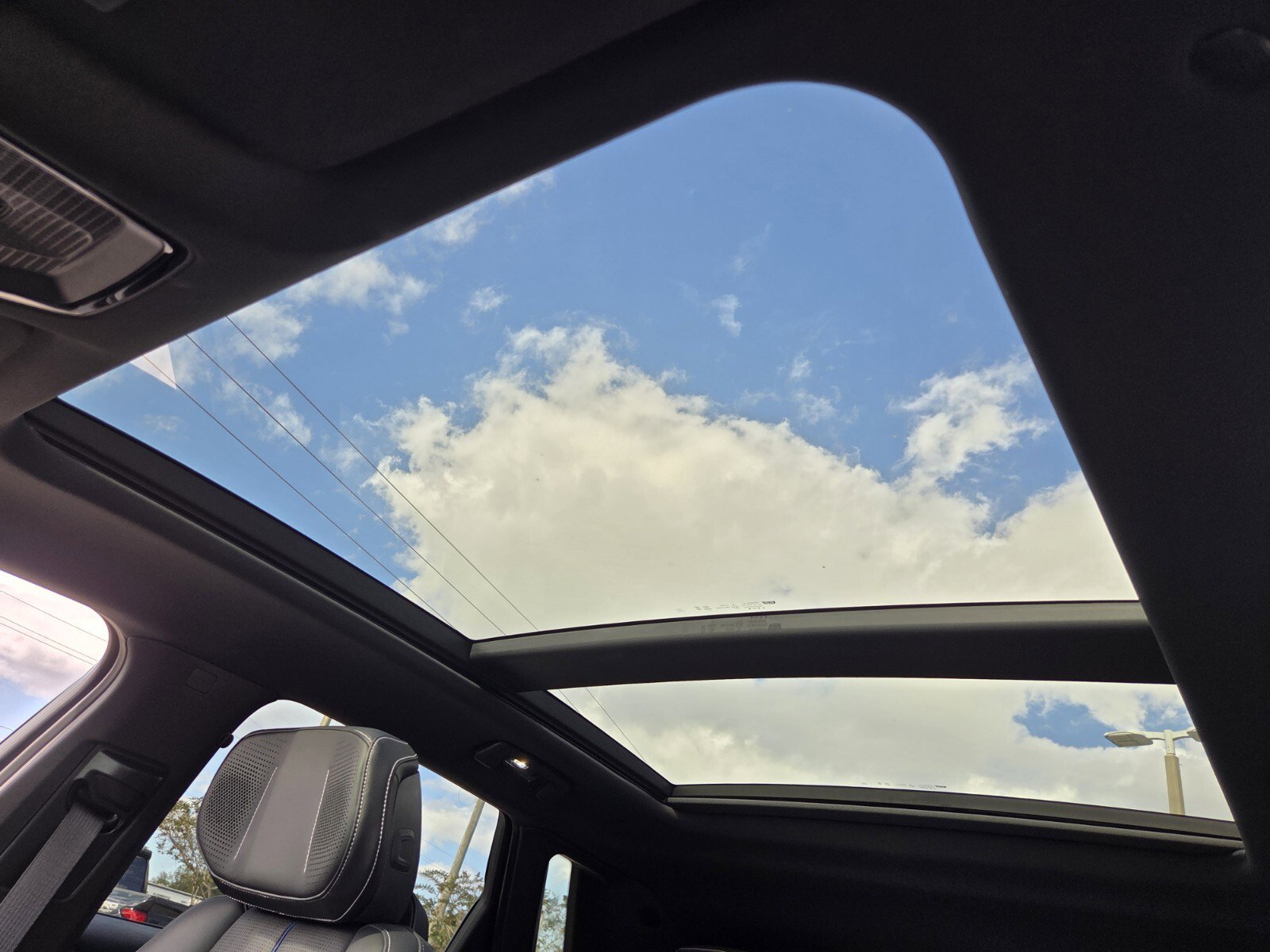 Used 2024 Cadillac Lyriq Sport image 13