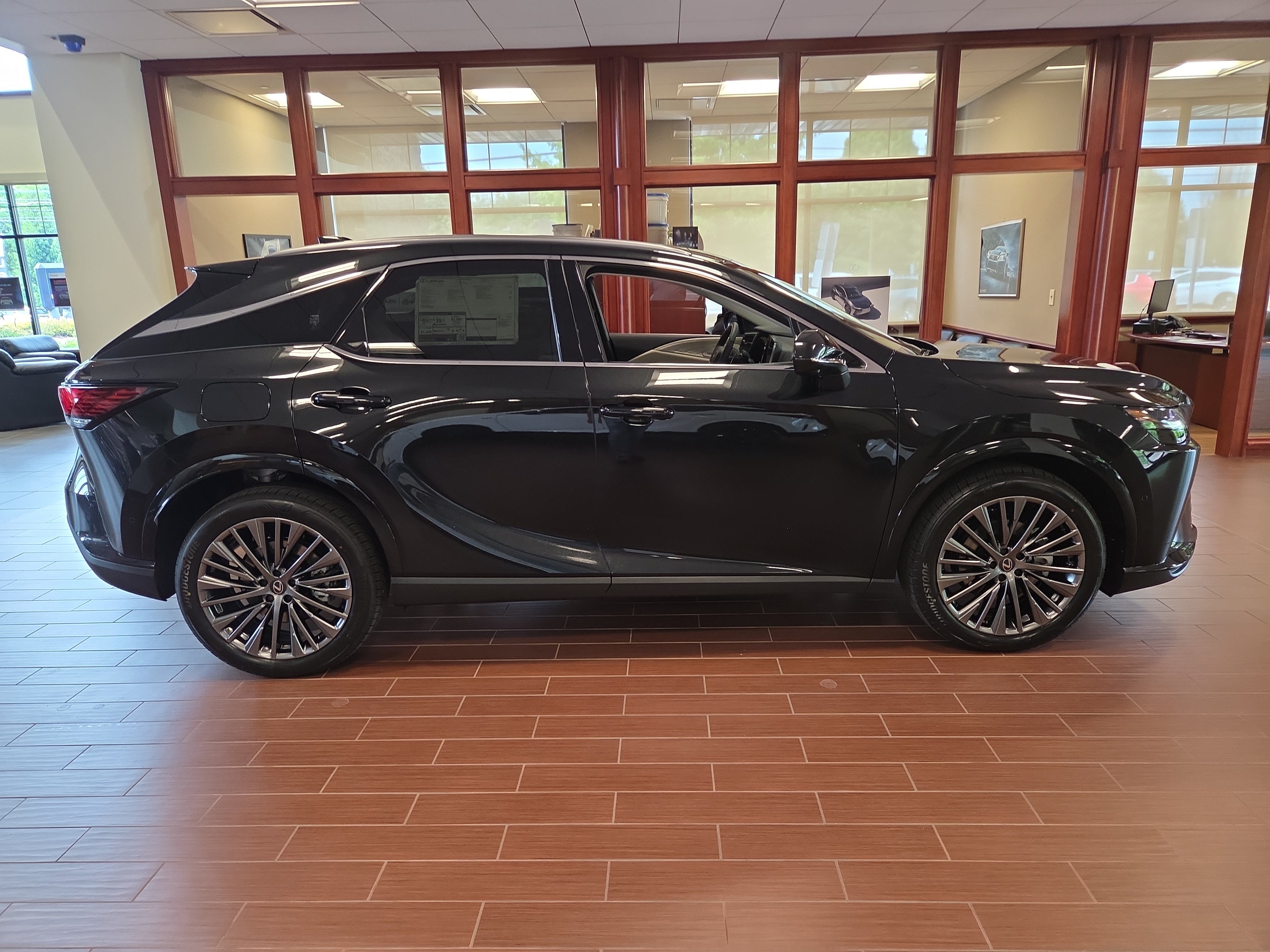 New 2026 Lexus RX 450h AWD w/ Convenience Package image 2
