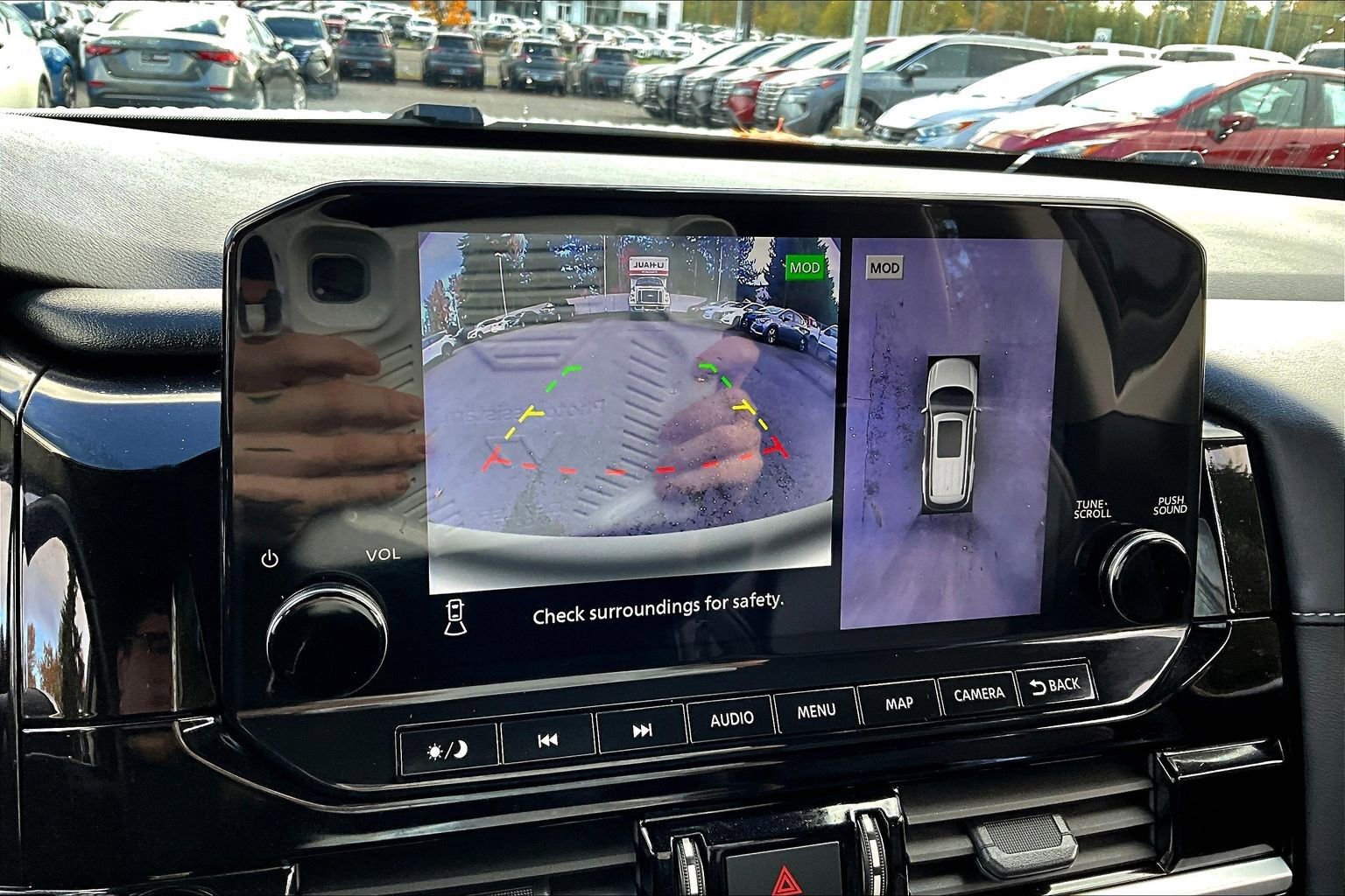 Used 2023 Nissan Pathfinder SL image 14