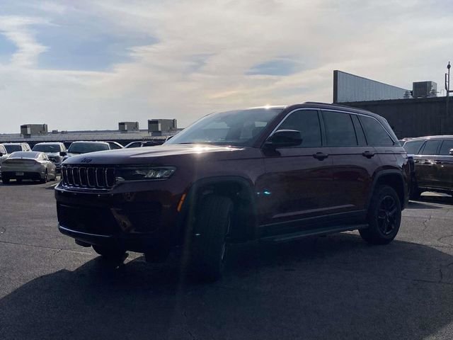 Used 2025 Jeep Grand Cherokee Laredo X w/ Luxury Tech Group I image 8