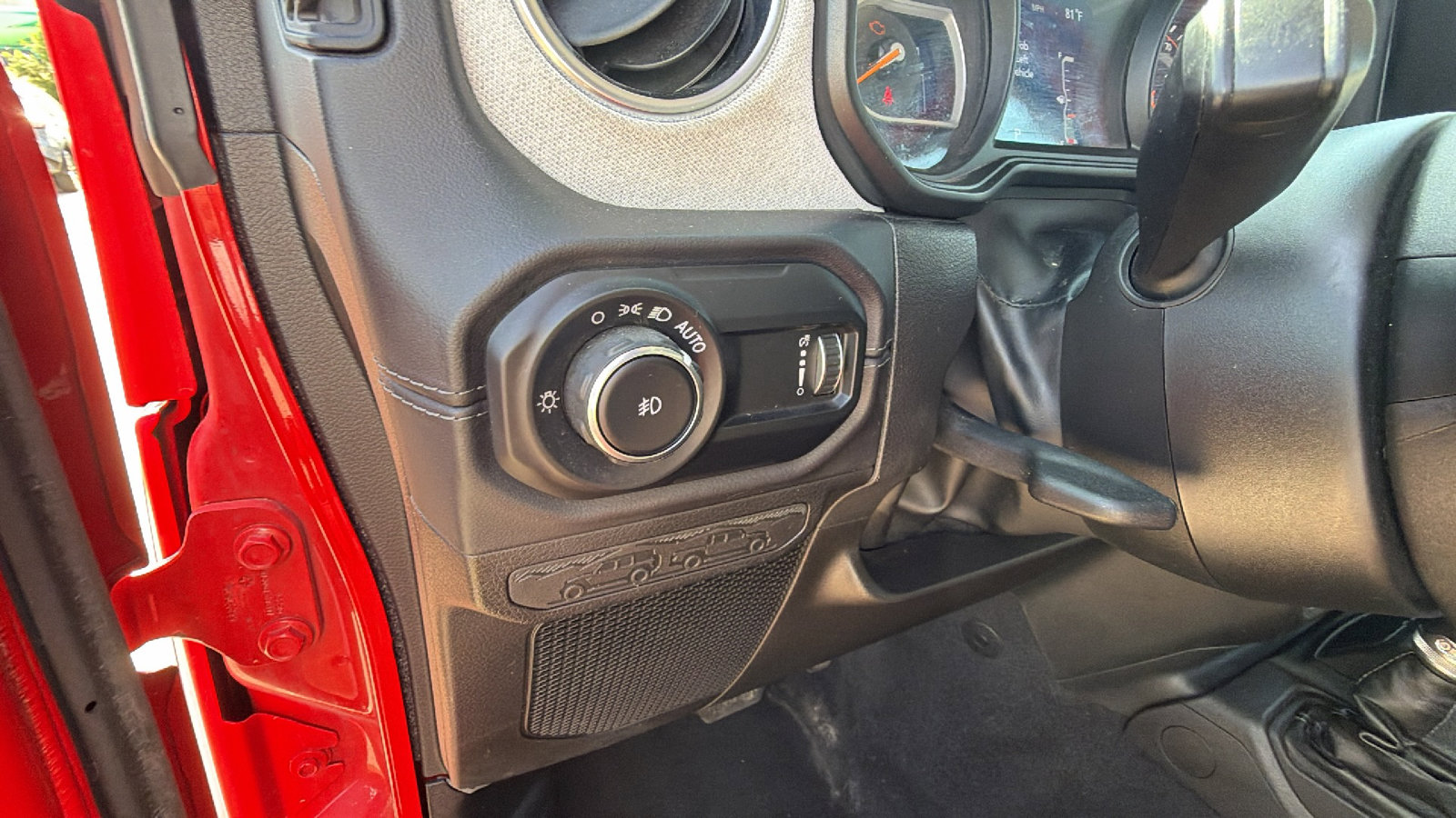 Used 2025 Jeep Wrangler Sahara w/ Dual Top Group AWD/4WD image 21