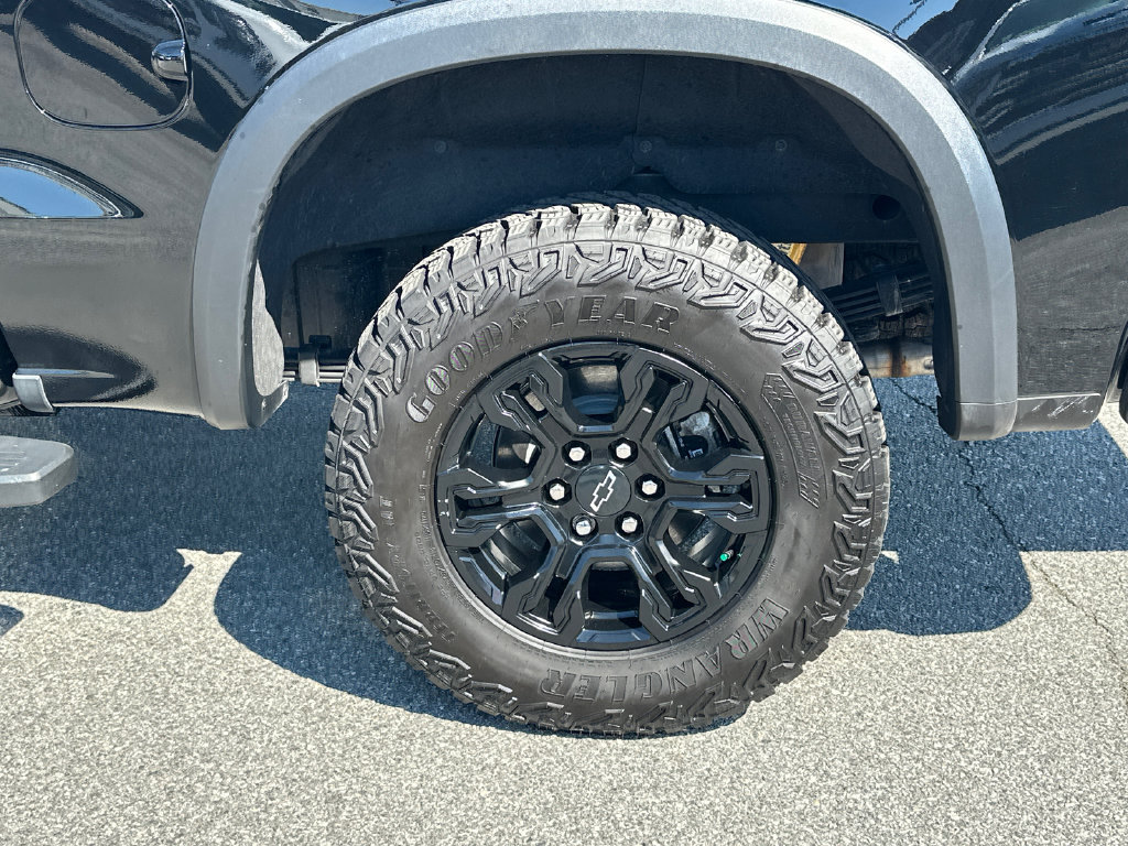 Used 2025 Chevrolet Silverado 1500 ZR2 AWD/4WD image 19