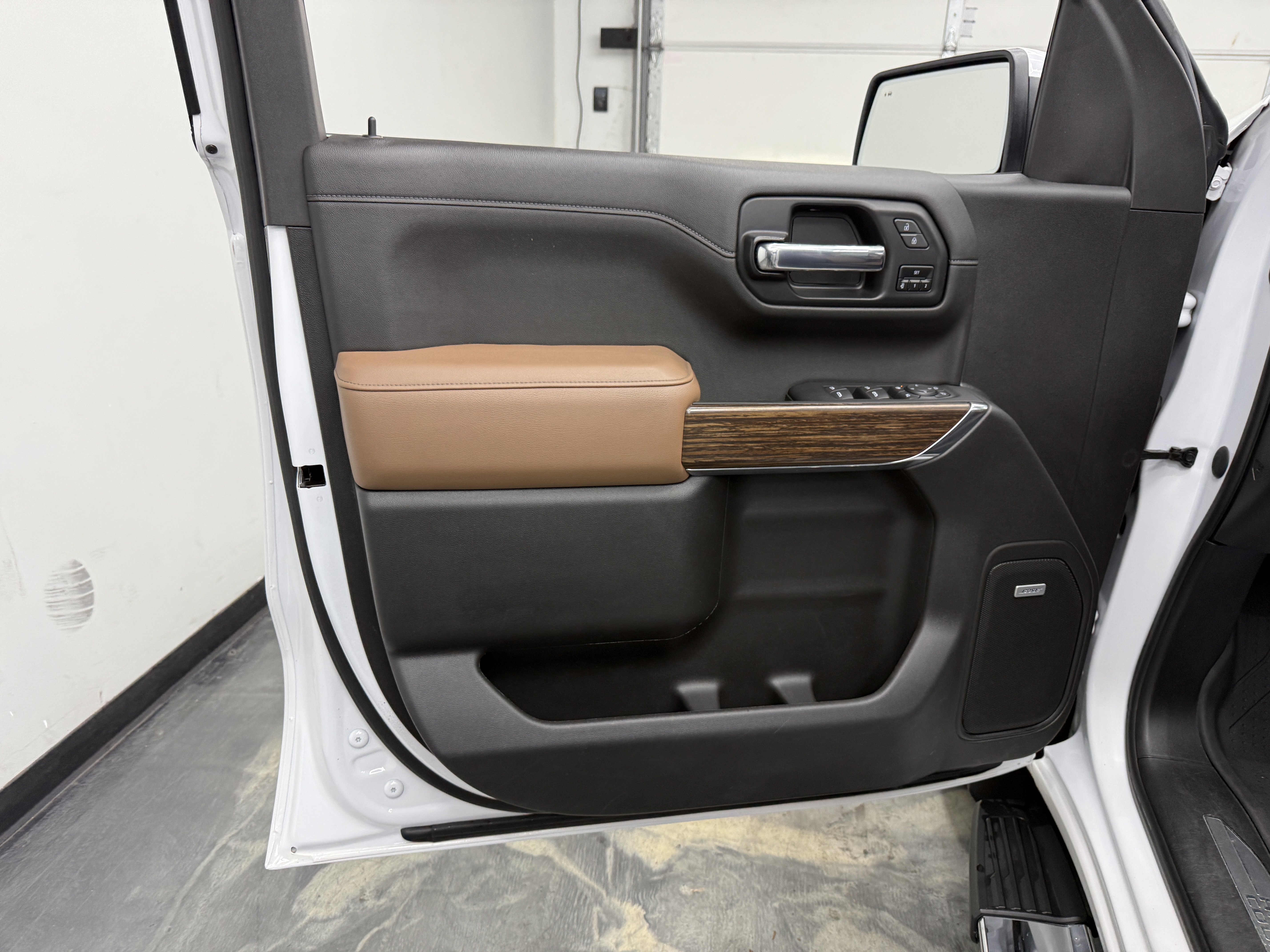 Used 2022 Chevrolet Silverado 1500 High Country w/ Technology Package image 10