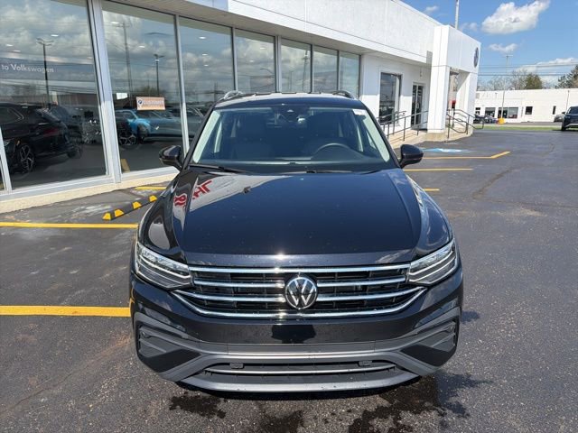 Used 2024 Volkswagen Tiguan SE AWD/4WD image 22