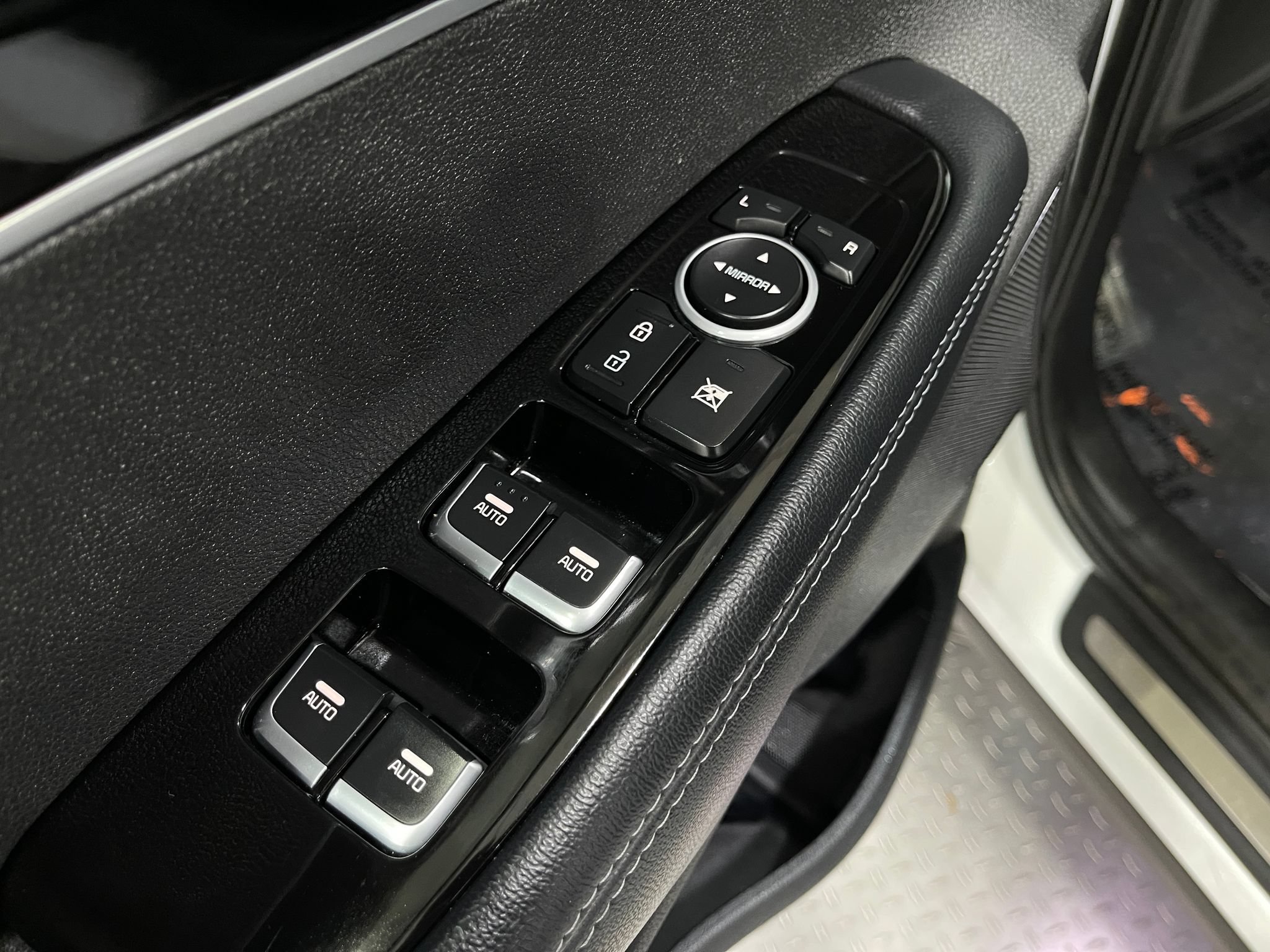 Used 2019 Kia Sorento SX AWD/4WD image 16