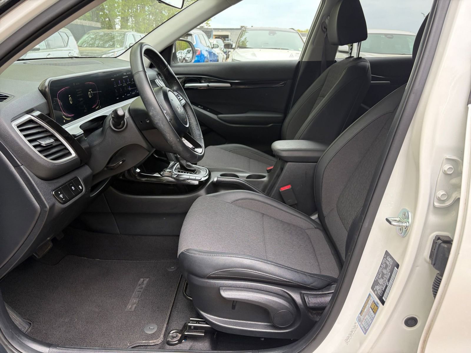 Used 2025 Kia Seltos S FWD image 28