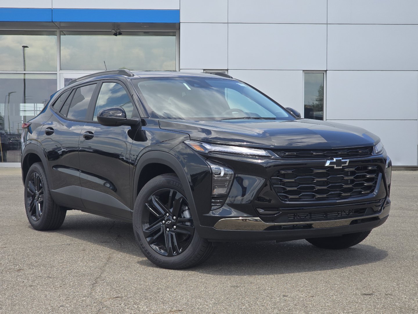 New 2026 Chevrolet Trax ACTIV w/ Driver Confidence Package FWD image 2