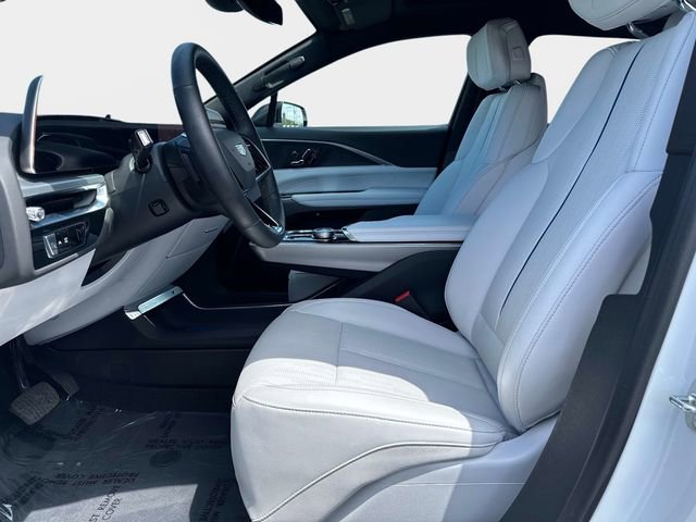 New 2025 Cadillac Lyriq Luxury w/ LPO, Floor Liner Package AWD/4WD image 18