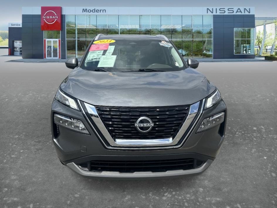 Used 2023 Nissan Rogue SV w/ SV Premium B Package FWD image 2
