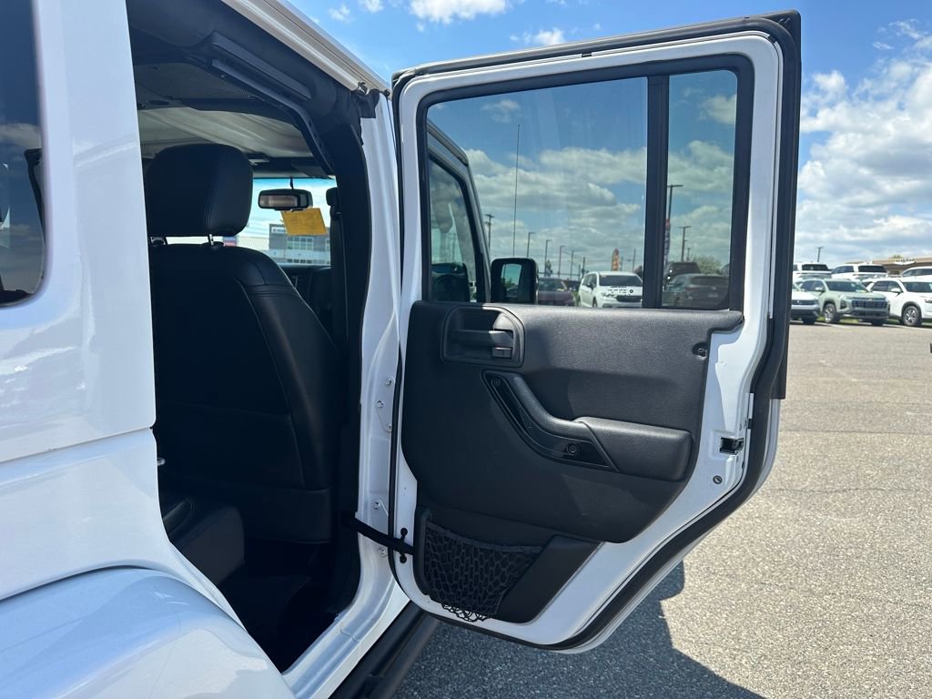 Used 2015 Jeep Wrangler Unlimited Sahara AWD/4WD image 13