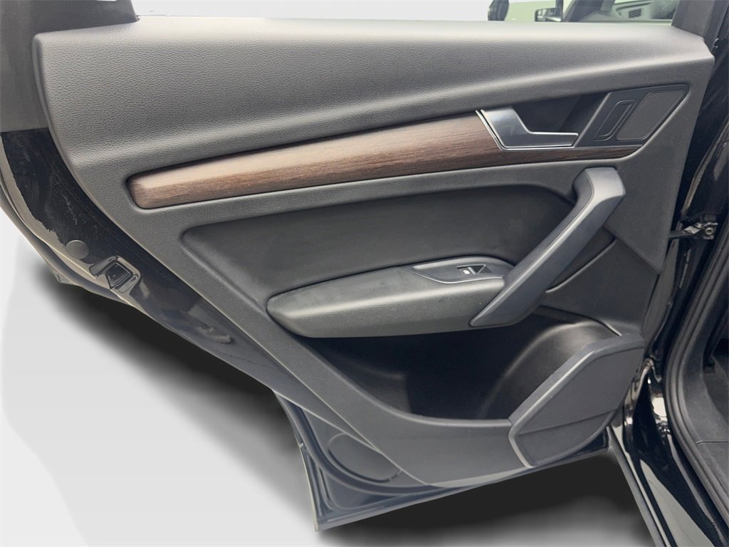 Used 2022 Audi Q5 2.0T Premium w/ Convenience Package image 38