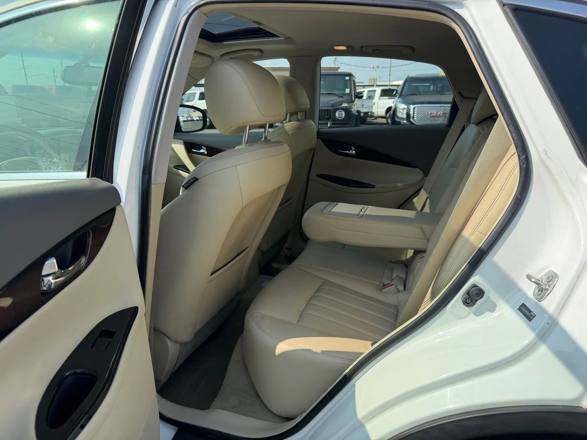 Used 2012 INFINITI EX35 Journey w/ Premium Pkg image 7