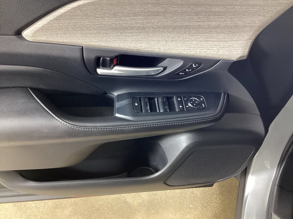 Used 2024 Toyota Grand Highlander AWD image 13
