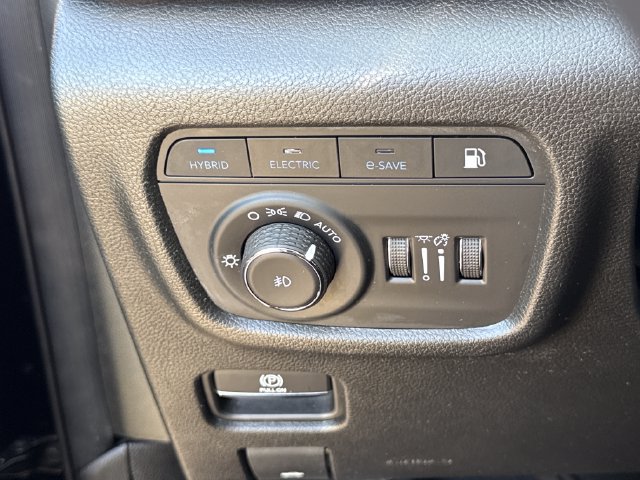 Used 2023 Jeep Grand Cherokee 4WD 4xe image 39