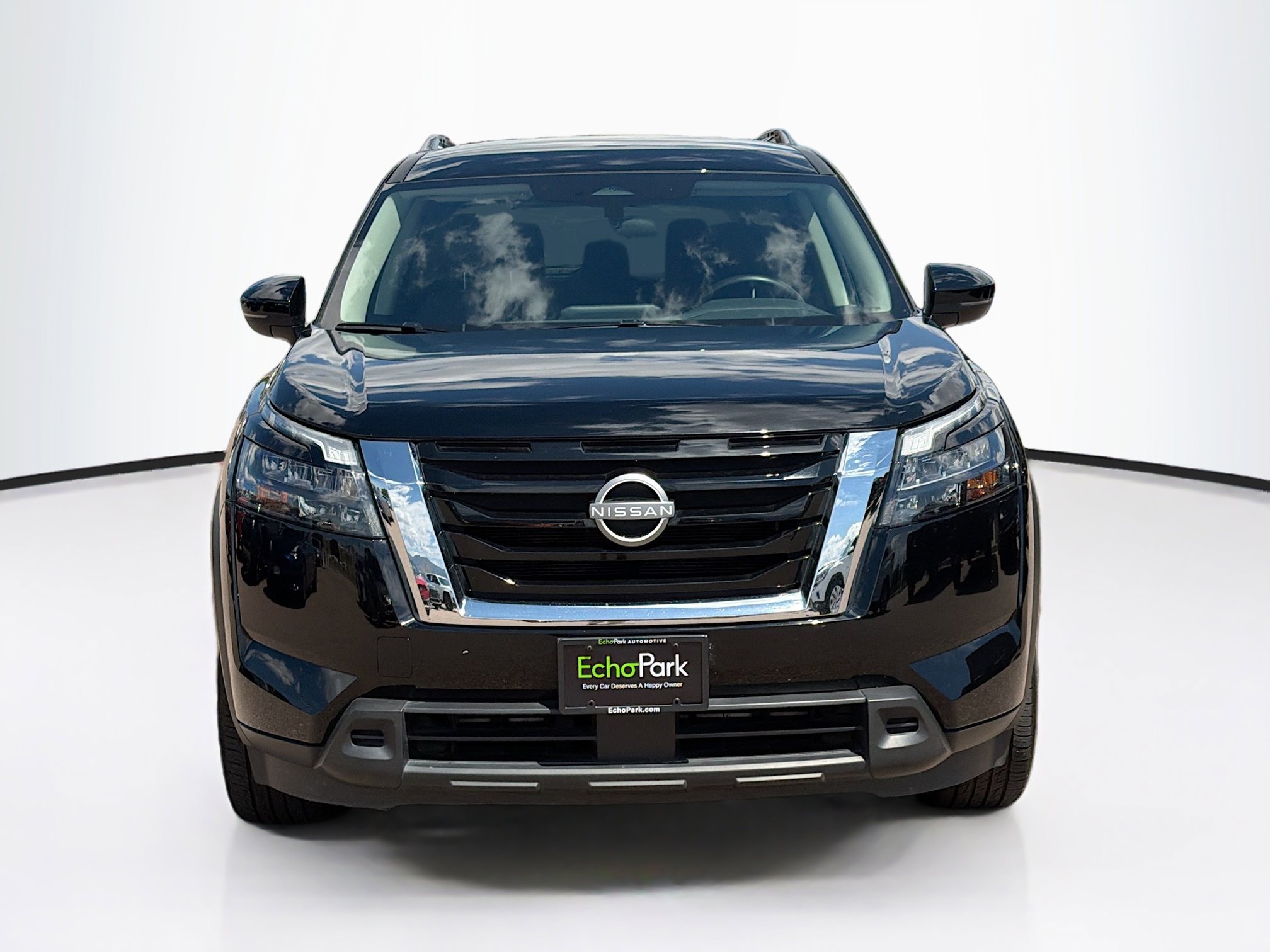Used 2025 Nissan Pathfinder SV AWD/4WD image 2