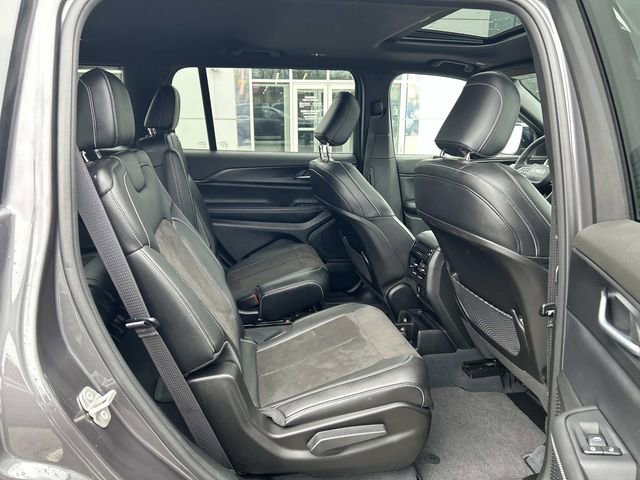 Used 2023 Jeep Grand Cherokee L Laredo AWD/4WD image 18