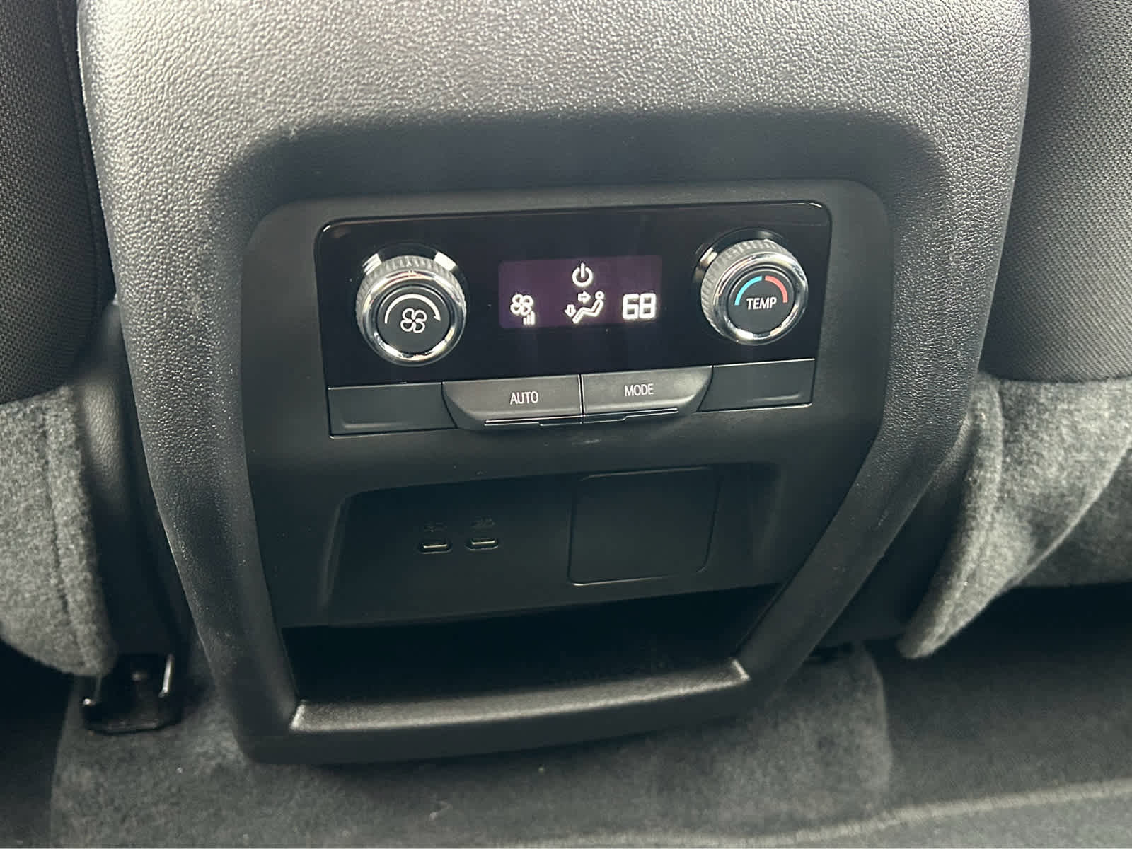 Used 2025 Chevrolet Traverse LT image 13