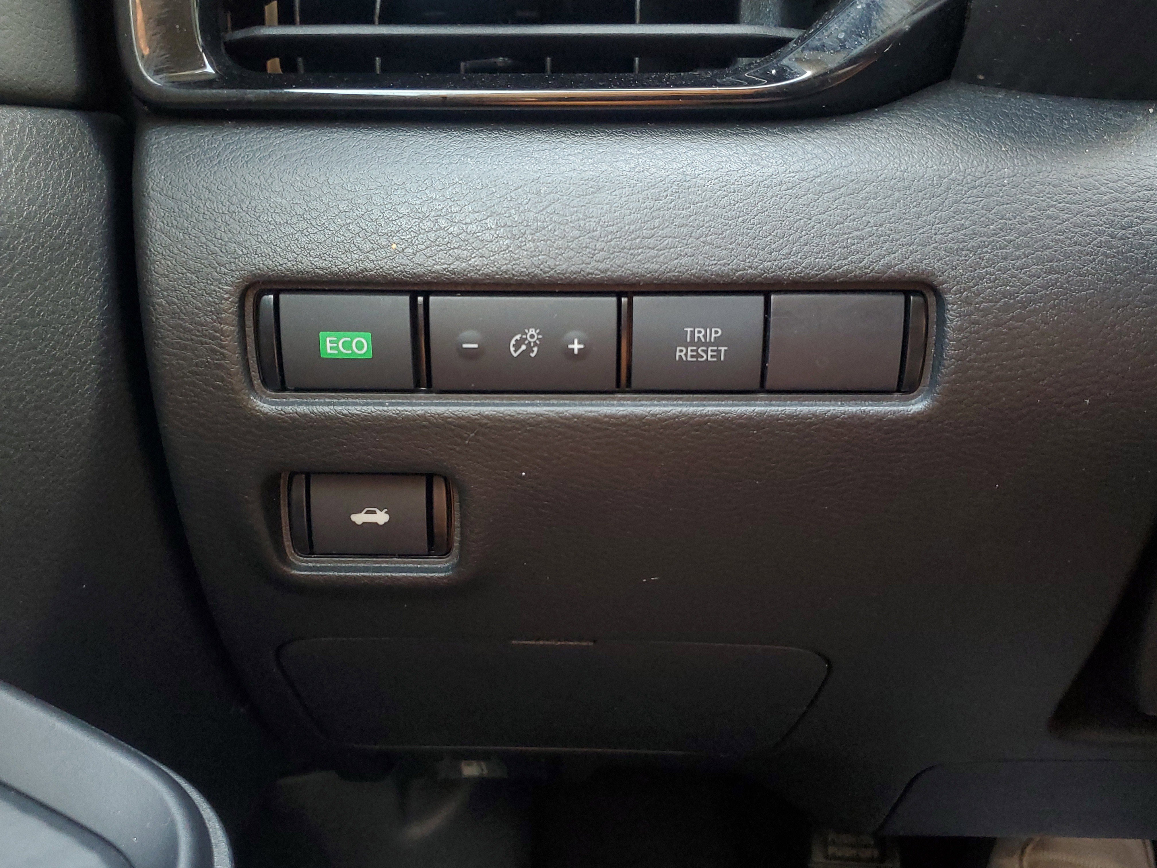 Used 2020 Nissan Sentra SV image 28