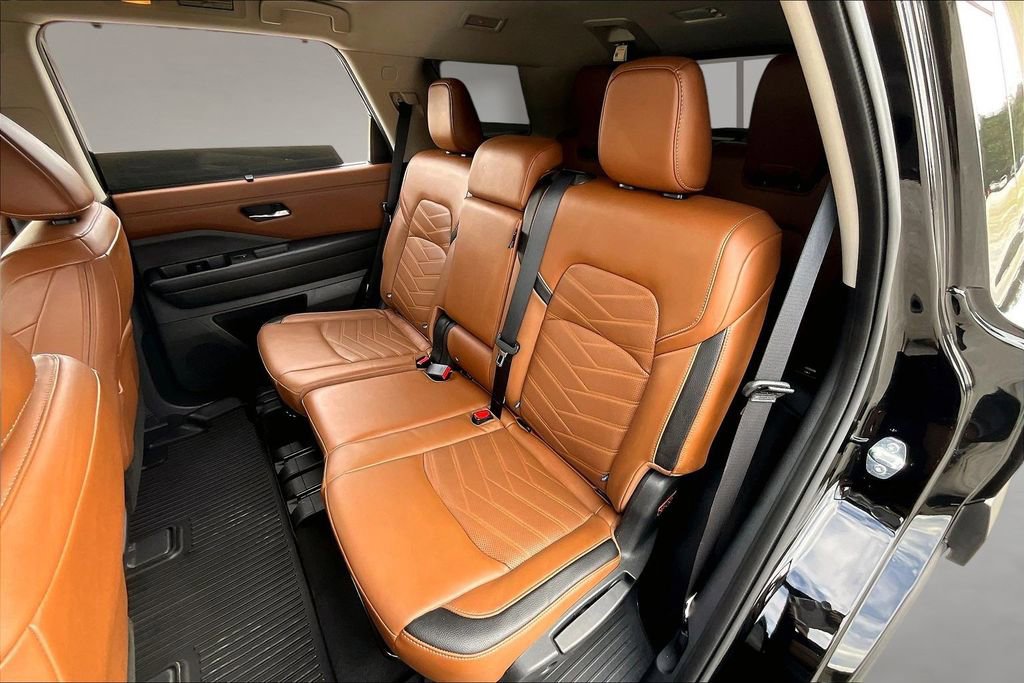 Used 2024 Nissan Pathfinder Platinum w/ Cargo Package image 21