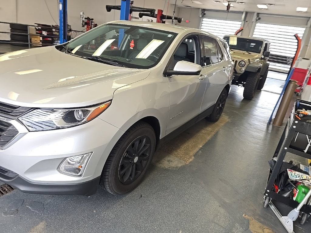 Used 2018 Chevrolet Equinox LT FWD image 2