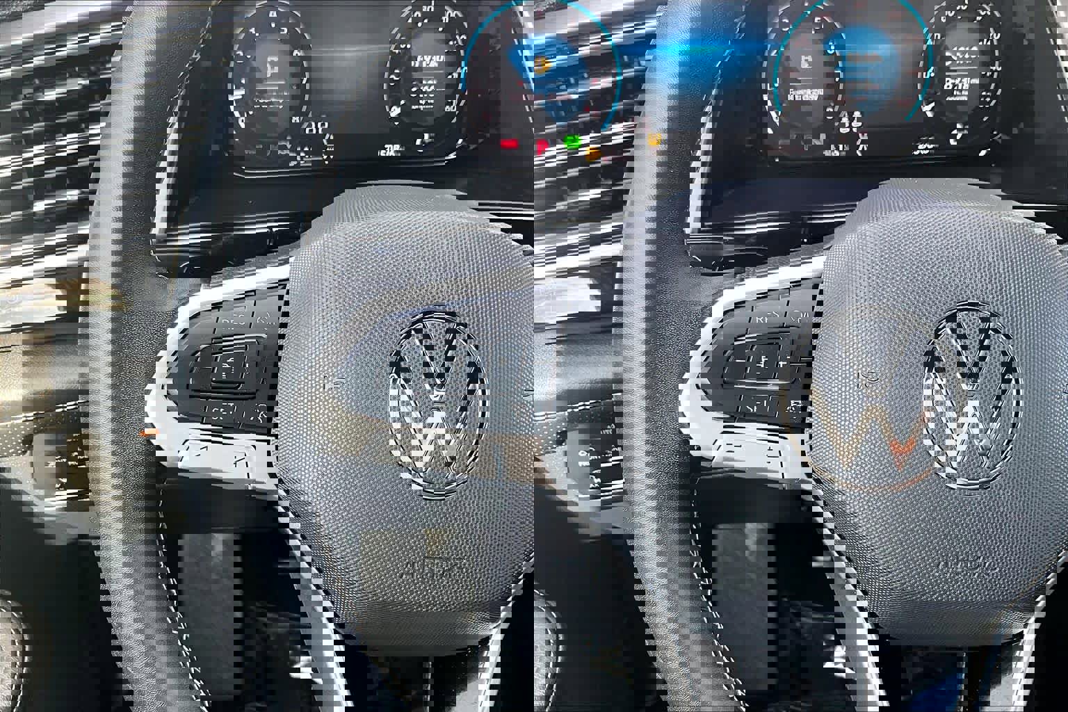 Used 2025 Volkswagen Atlas Cross Sport SE AWD/4WD image 23