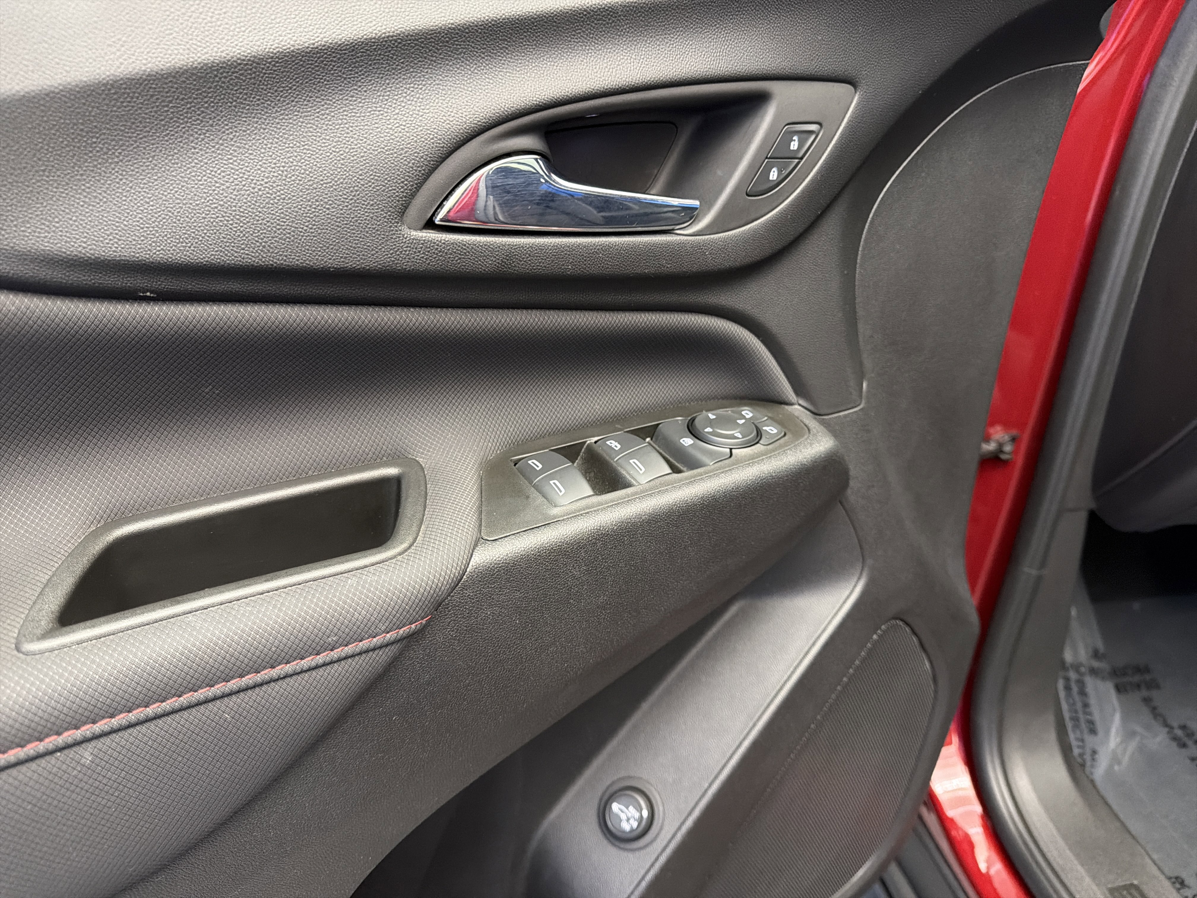 Used 2022 Chevrolet Equinox RS FWD image 11