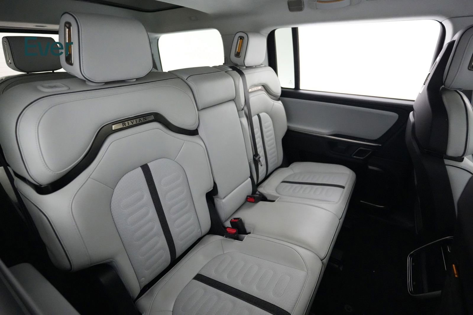 Used 2024 Rivian R1S Adventure AWD/4WD image 5