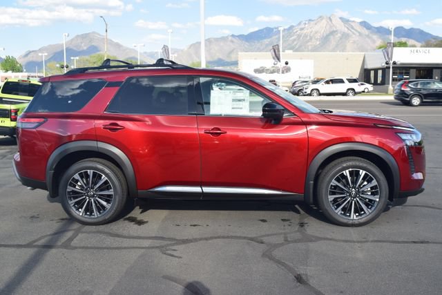 New 2026 Nissan Pathfinder Platinum w/ Cargo Package AWD/4WD image 9