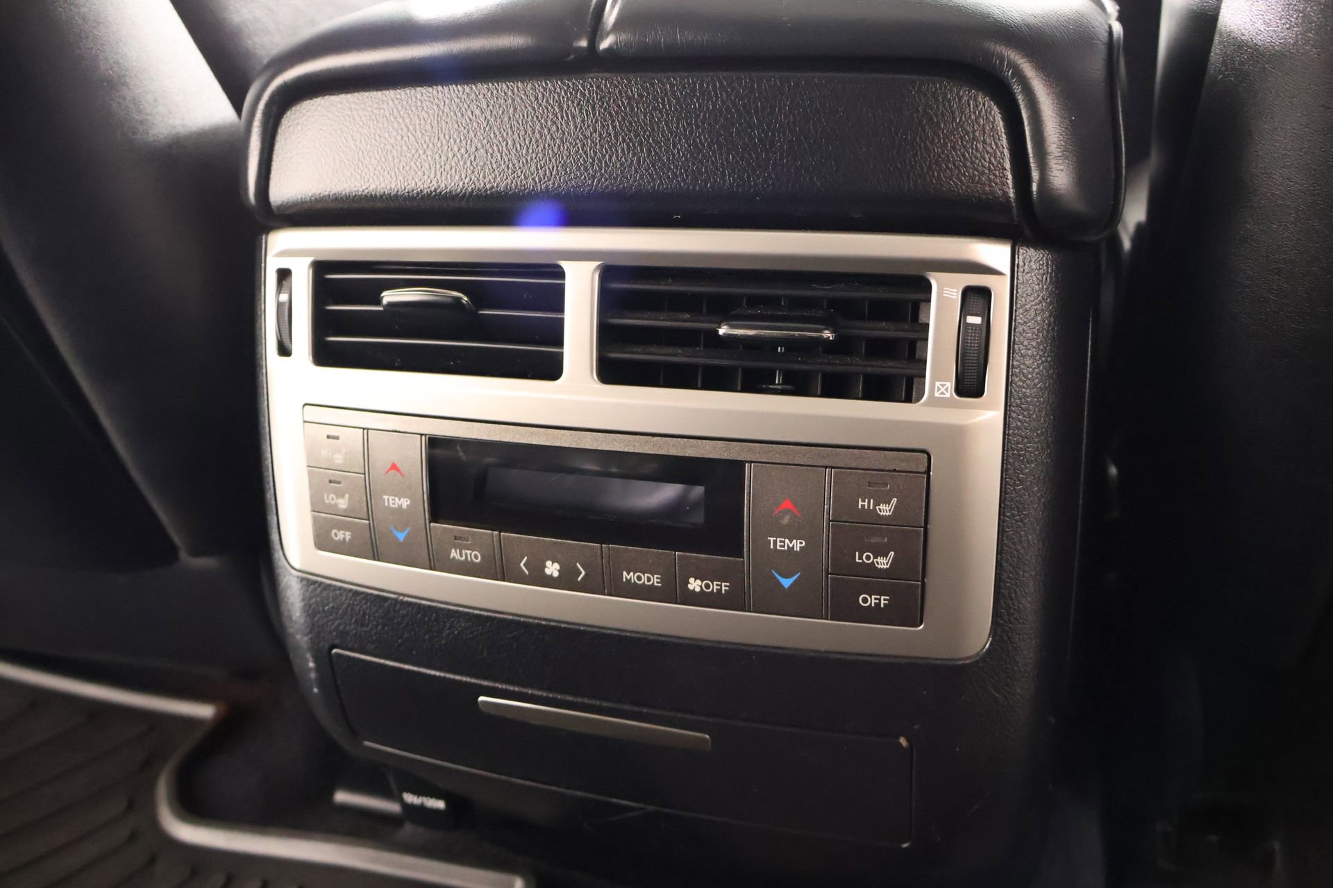 Used 2015 Lexus LX 570 4WD image 19
