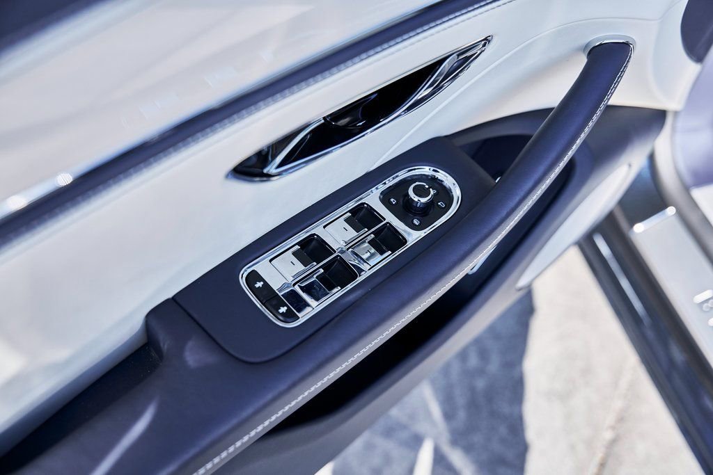 Used 2024 Bentley Flying Spur V8 AWD/4WD image 30