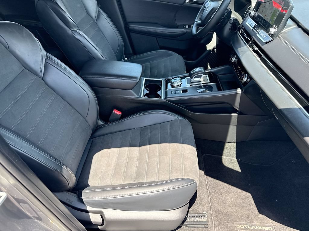 Used 2024 Mitsubishi Outlander SE FWD image 29