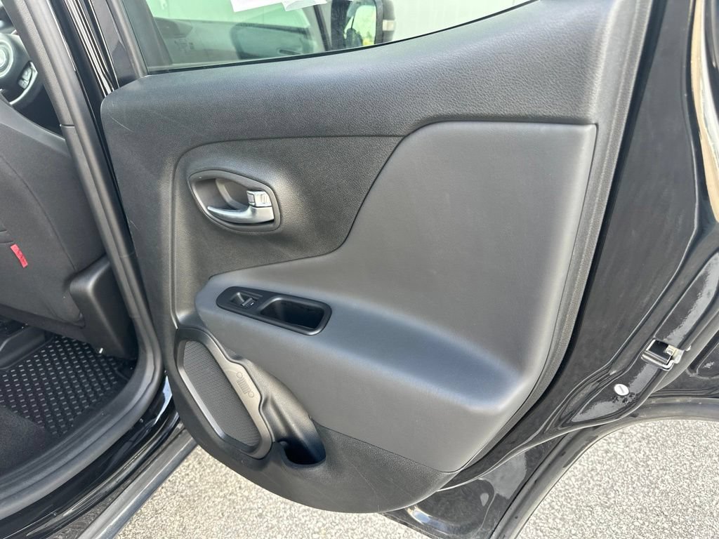 Used 2022 Jeep Renegade Trailhawk AWD/4WD image 25