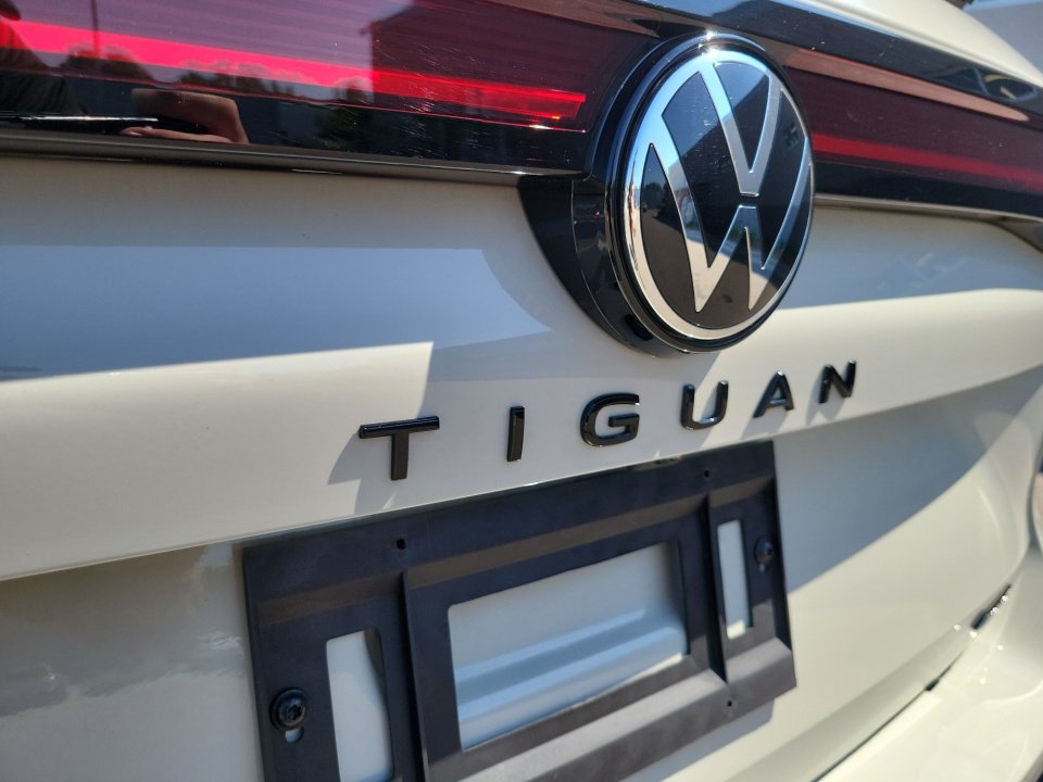 Certified 2026 Volkswagen Tiguan SE R-Line AWD/4WD image 18