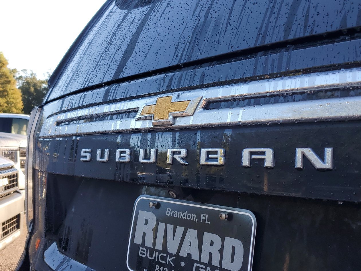 Used 2024 Chevrolet Suburban LT RWD image 6