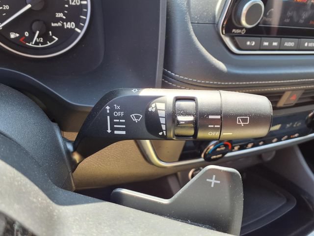 Used 2023 Nissan Rogue SV FWD image 12