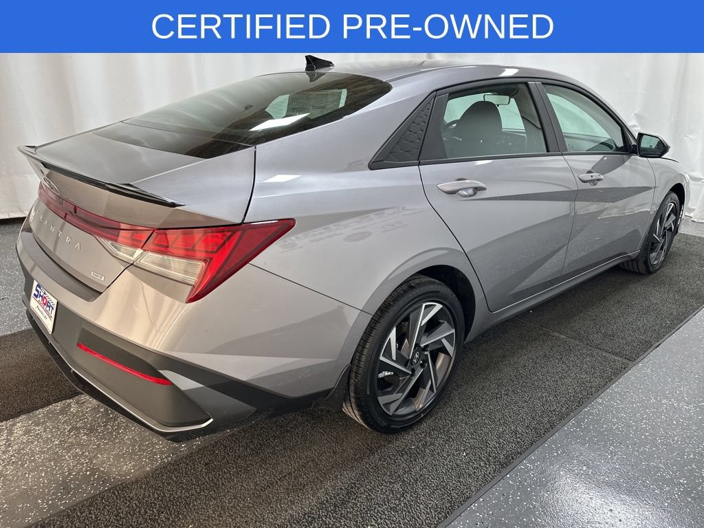 Used 2025 Hyundai Elantra SEL FWD image 3