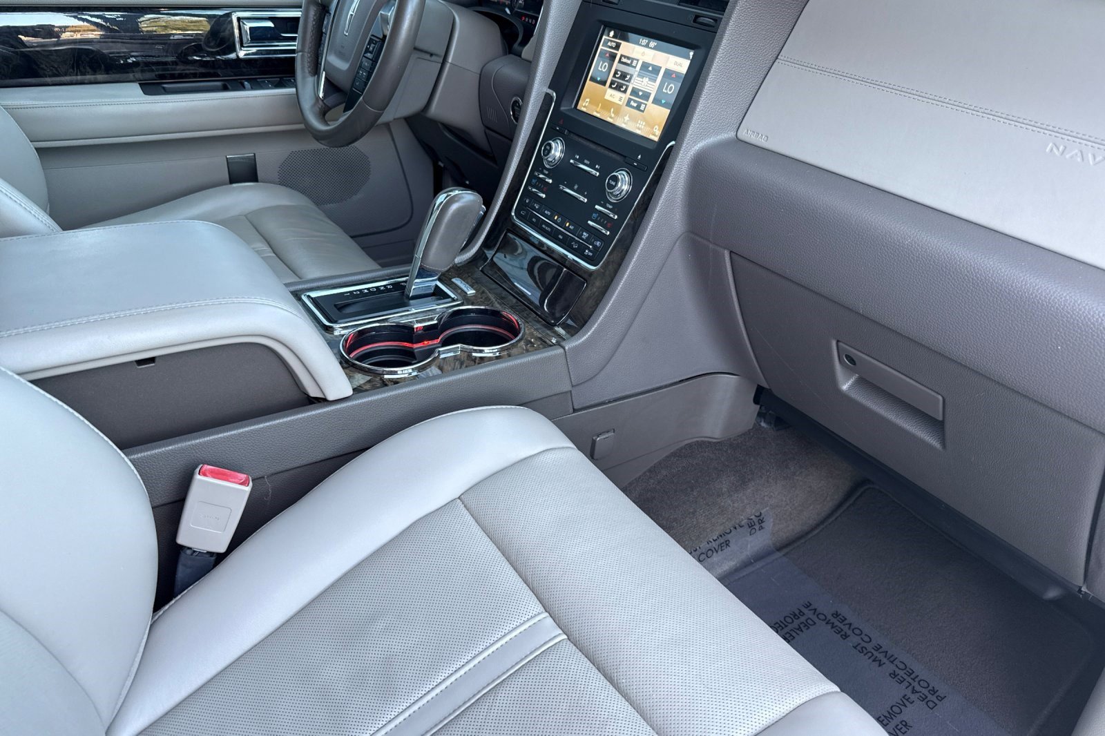 Used 2017 Lincoln Navigator Select image 19