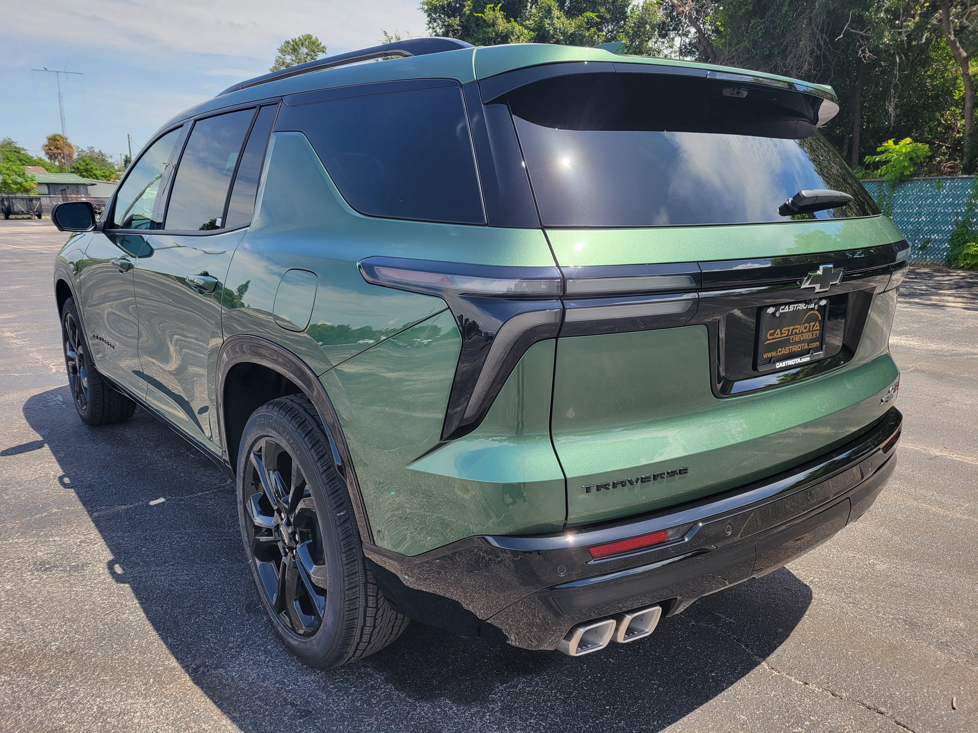 New 2027 Chevrolet Traverse RS w/ LPO, Floor Liner Package FWD image 10