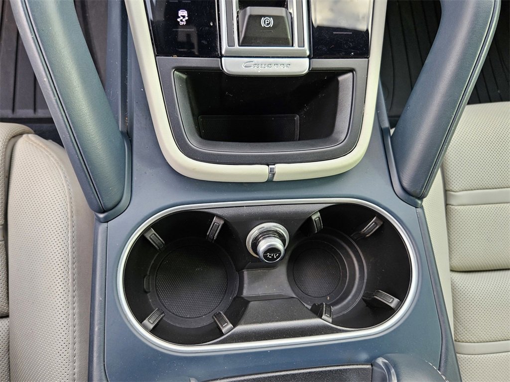 Used 2022 Porsche Cayenne image 23