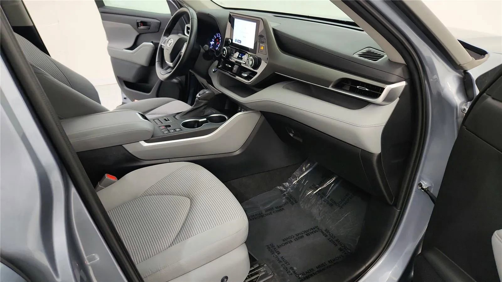 Used 2023 Toyota Highlander LE image 36