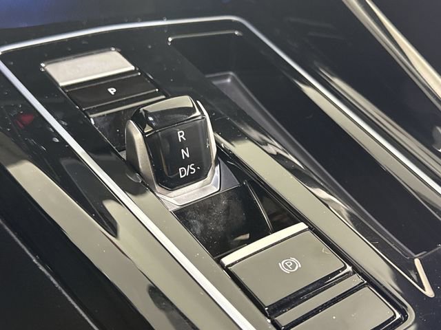 Used 2024 Volkswagen Golf R image 26