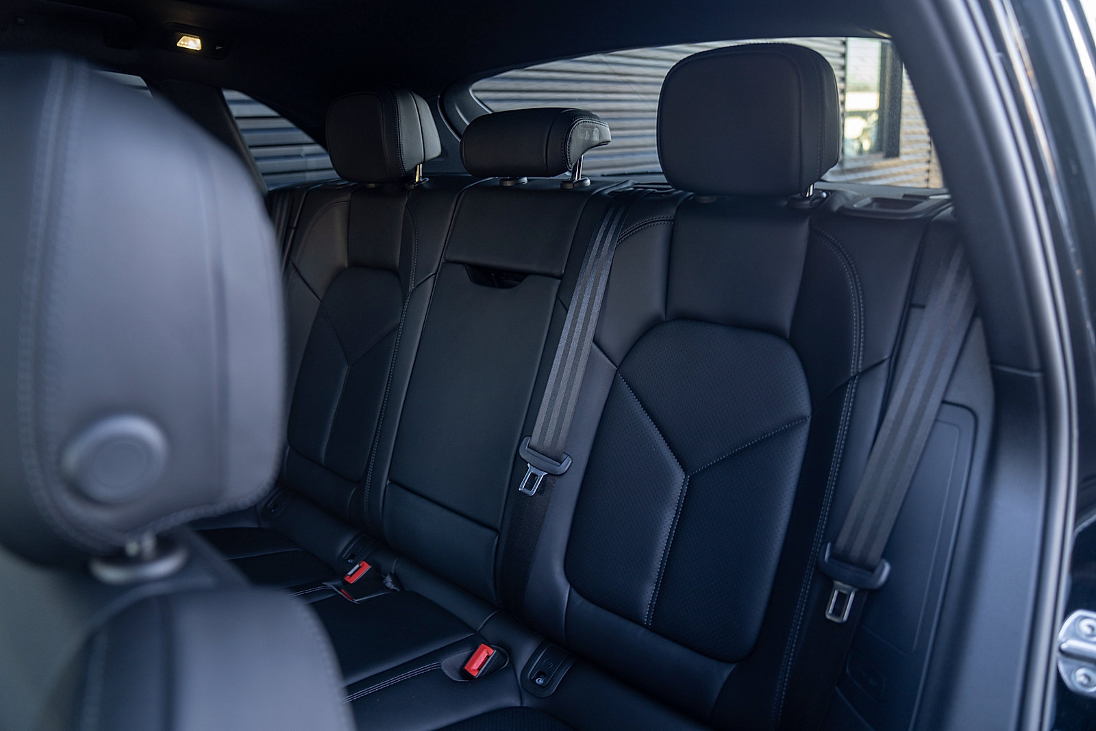 Certified 2025 Porsche Macan AWD/4WD image 20