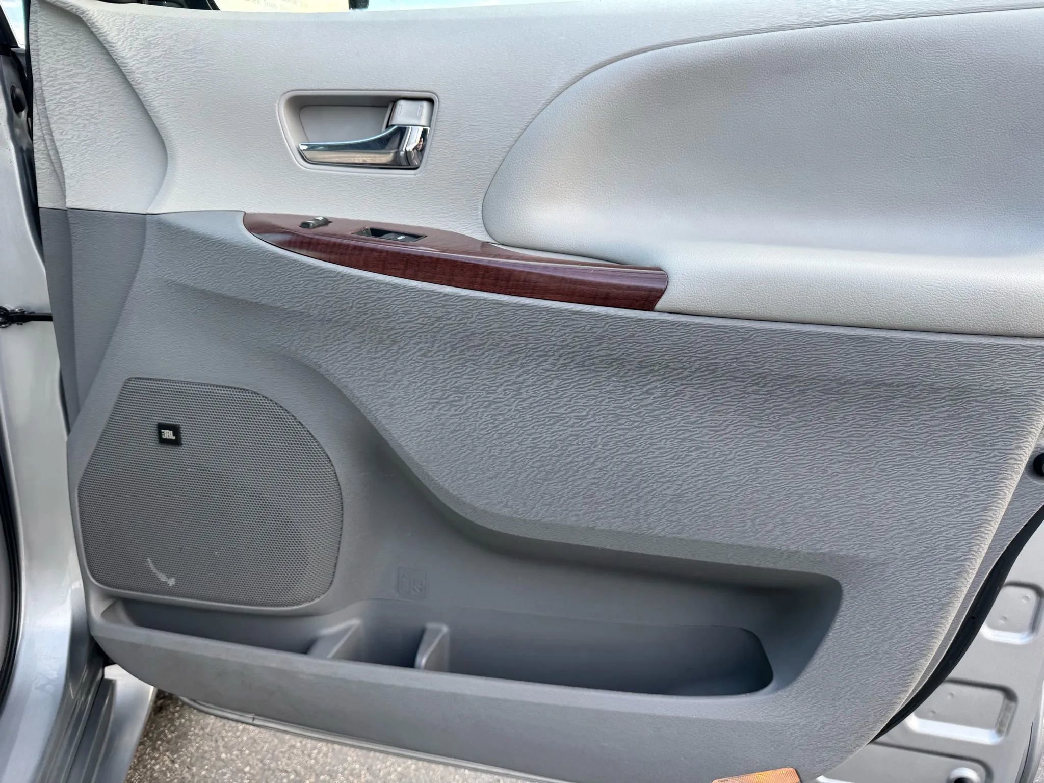 Used 2014 Toyota Sienna XLE w/ XLE Premium Package AWD/4WD image 37