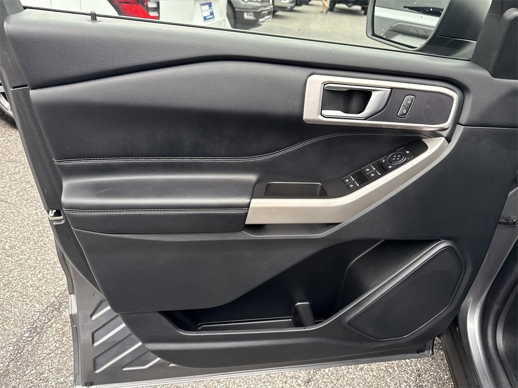 Used 2022 Ford Explorer XLT w/ Equipment Group 202A image 10