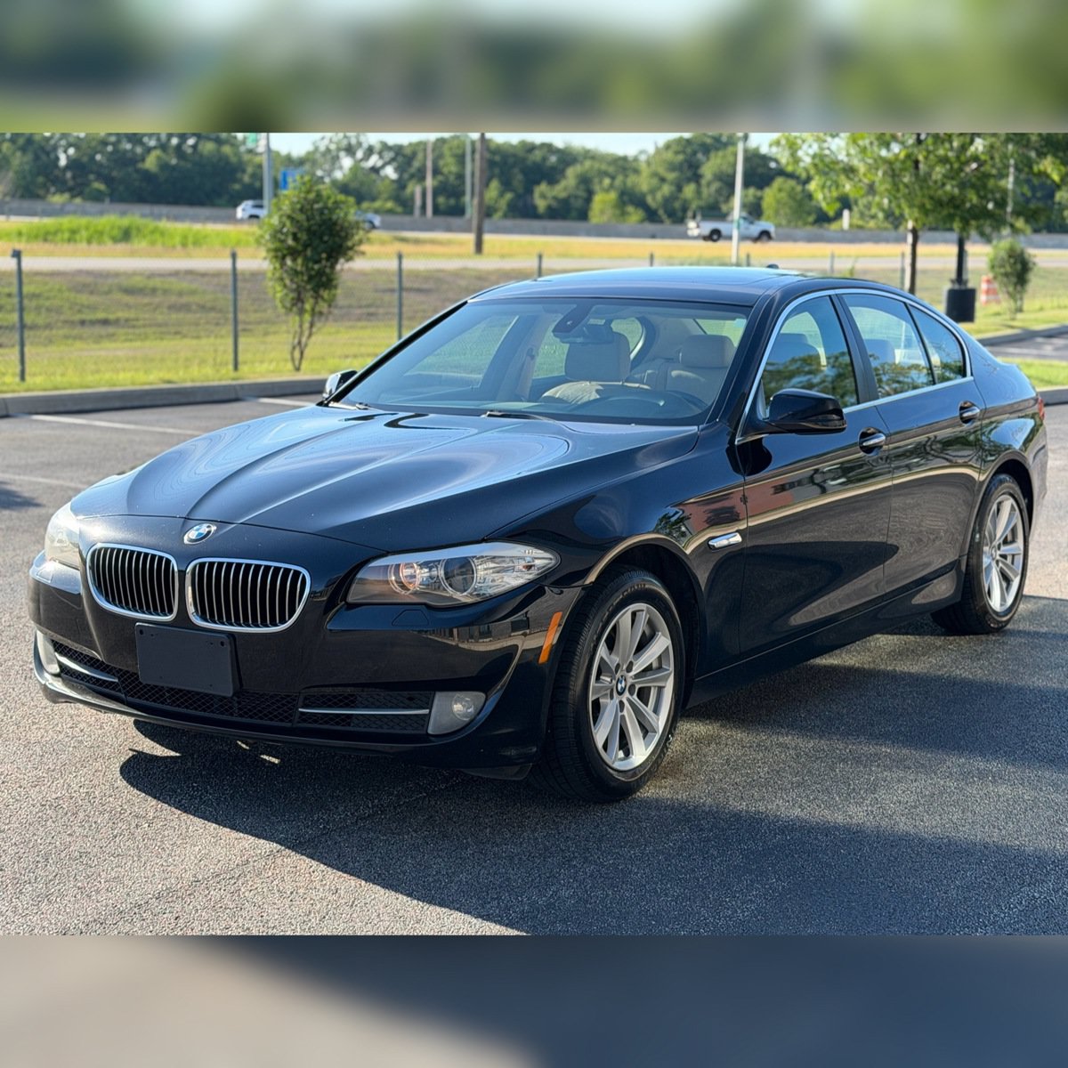 Used 2011 BMW 528i Sedan RWD image 4