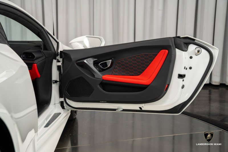 Used 2019 Lamborghini Huracan LP 580-2 image 34